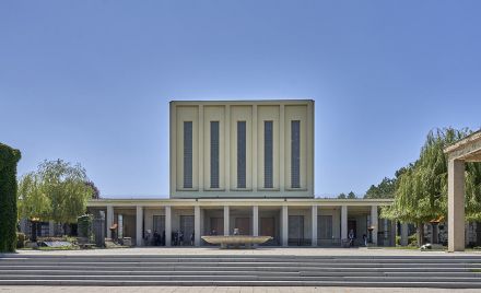 Krematorium StrašniceGroße Trauerhalle